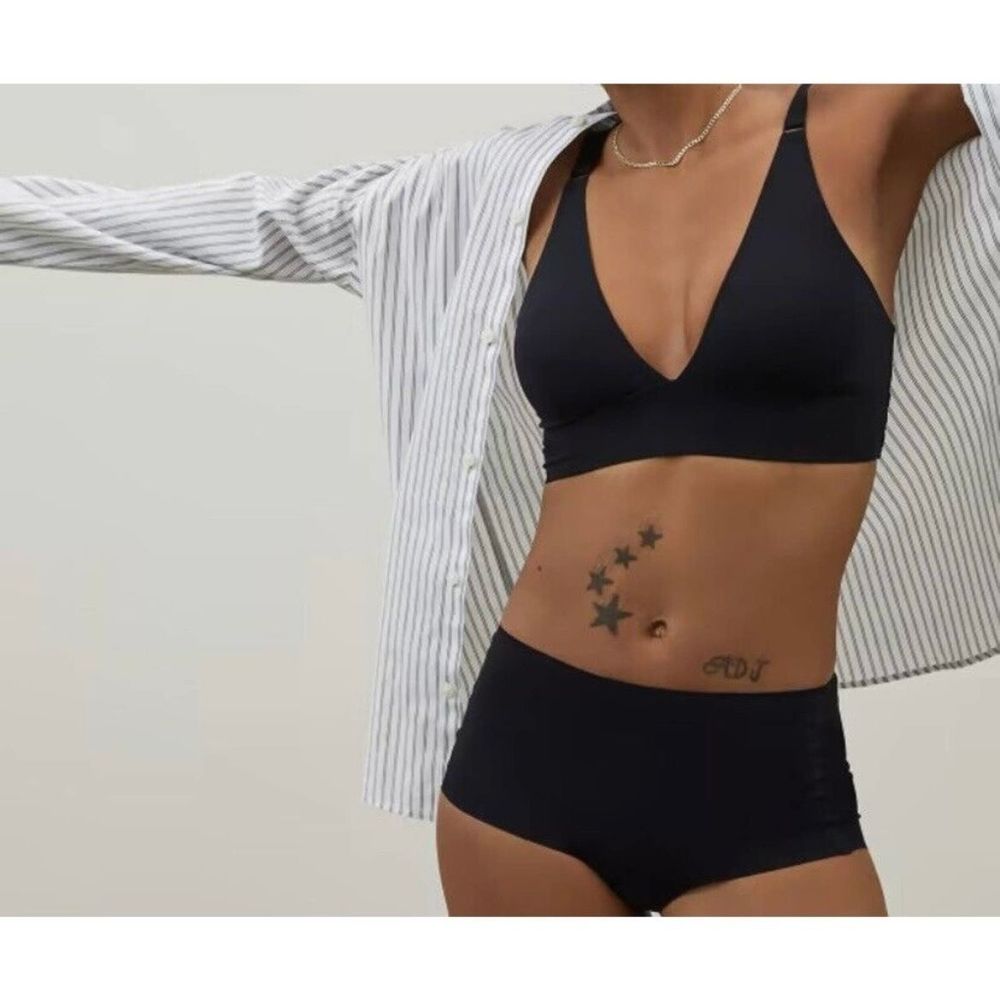 Everlane The Invisible Bra Black size large NWOT